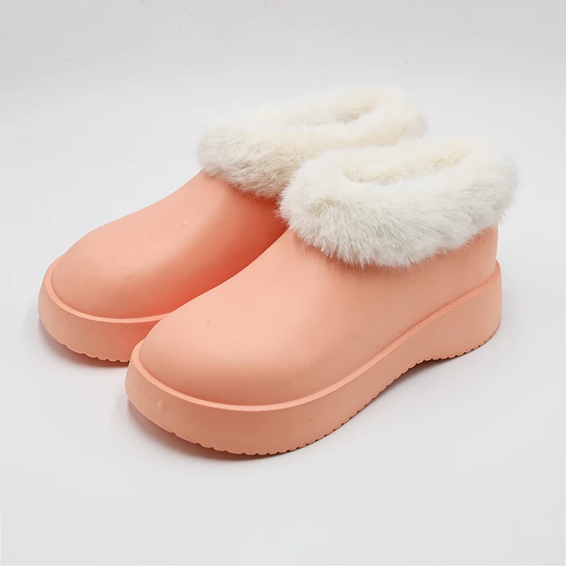 Bottes de neige du col en fourrure