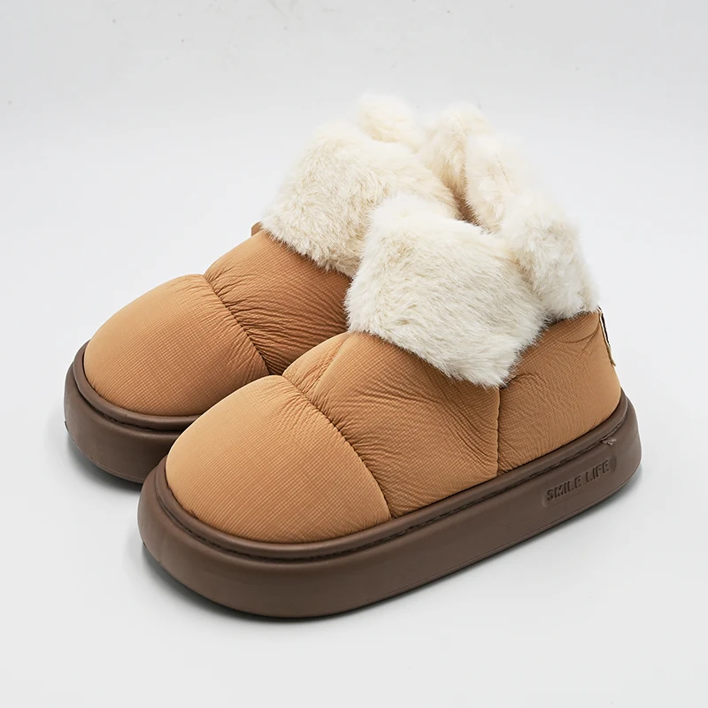 Bottes de neige à l'oreille verticale